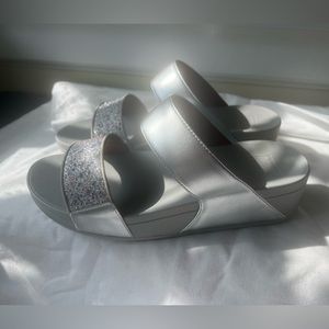 NWT never warn Silver Fit Flops